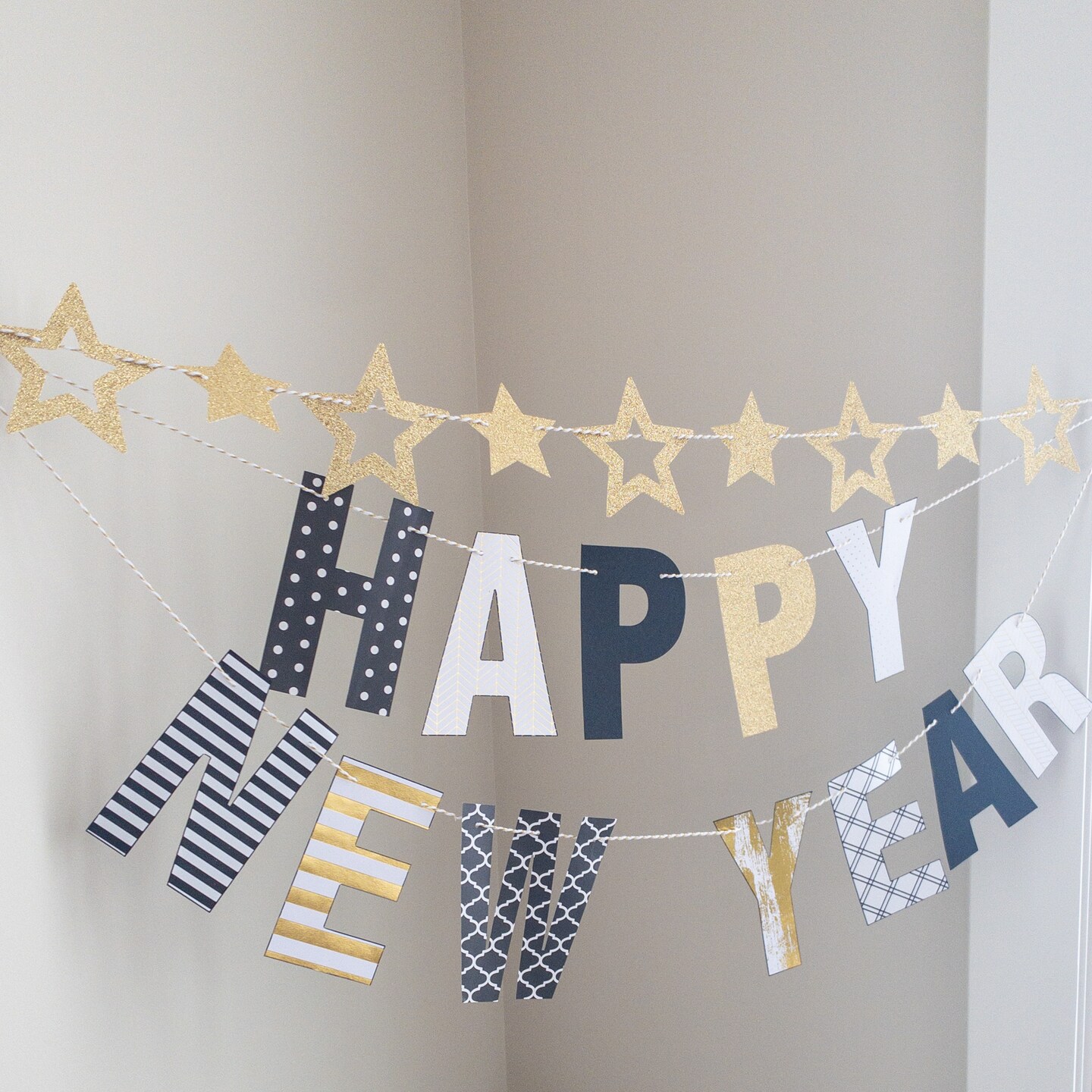 Happy New Year Glitter Banner With 3 Stars – Party Decoration For New Year's Eve