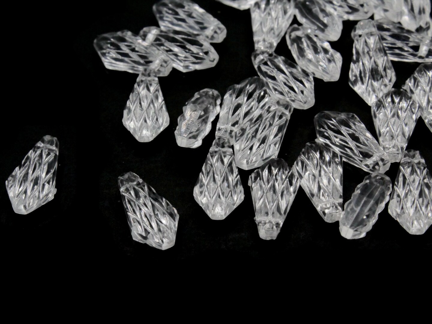 30 14mm Clear Vintage Plastic Scored Diamond Drop Beads