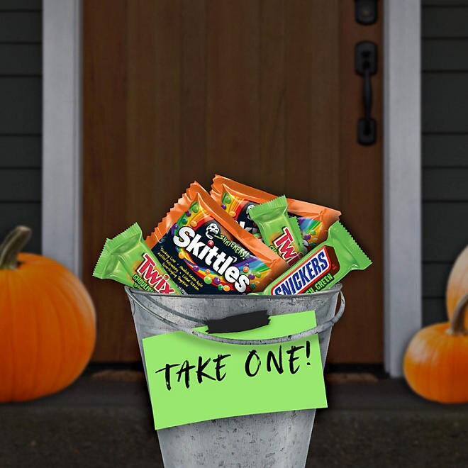 Embrace the Spirit of Treat Season with Skittles, Snickers &#x26; Twix Fun Size Bars 80 pcs