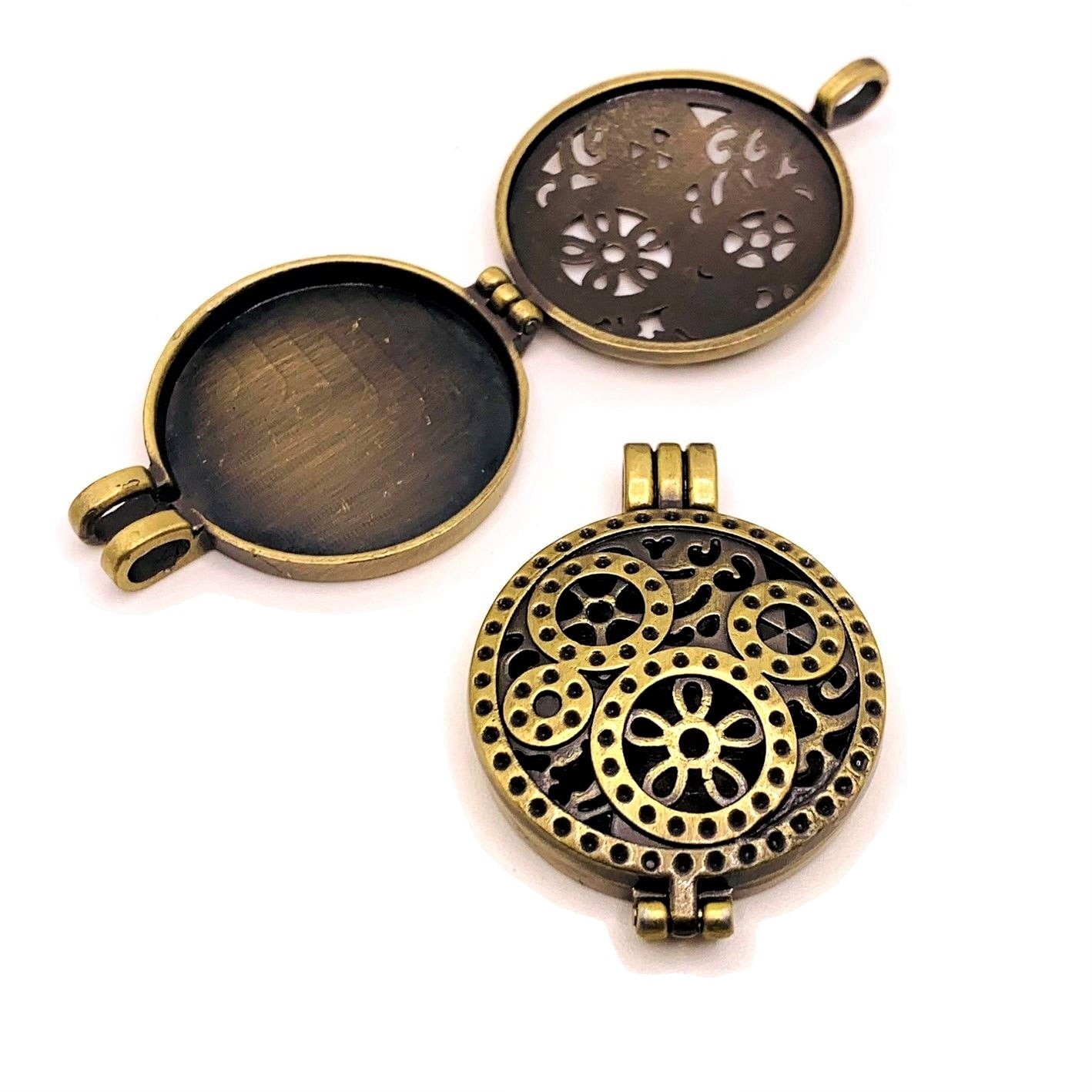 4 or 20 Pieces: Bronze Gear Aromatherapy Essential Oil Diffuser Lockets