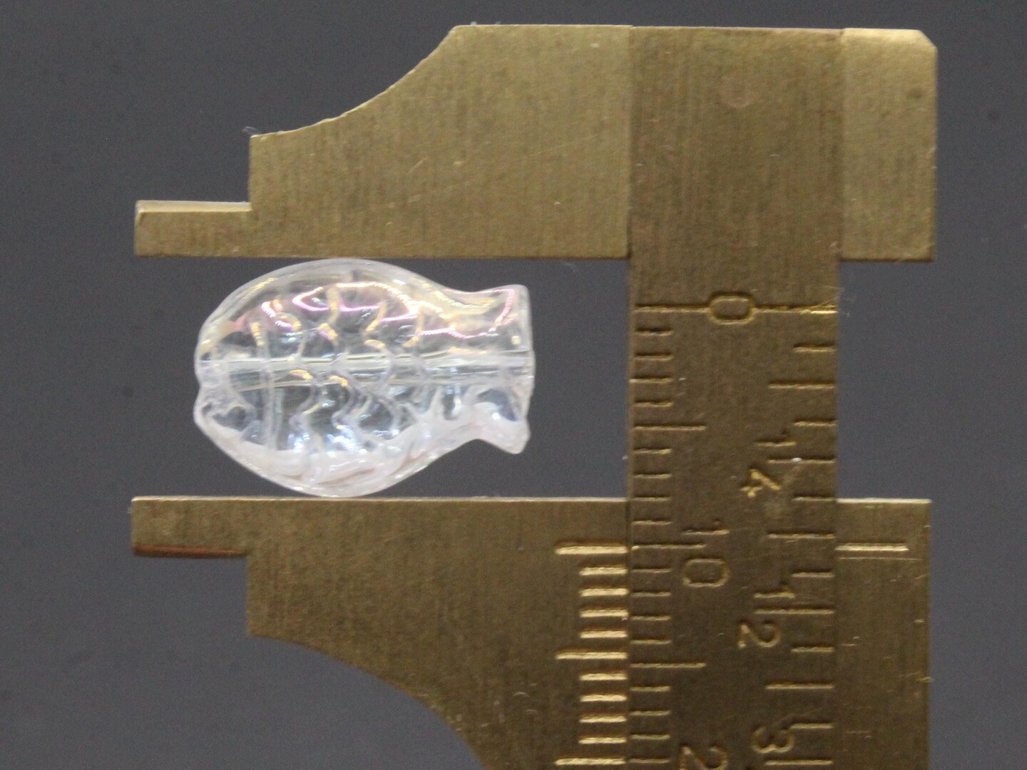 10 14mm Clear Pressed Glass Fish Beads