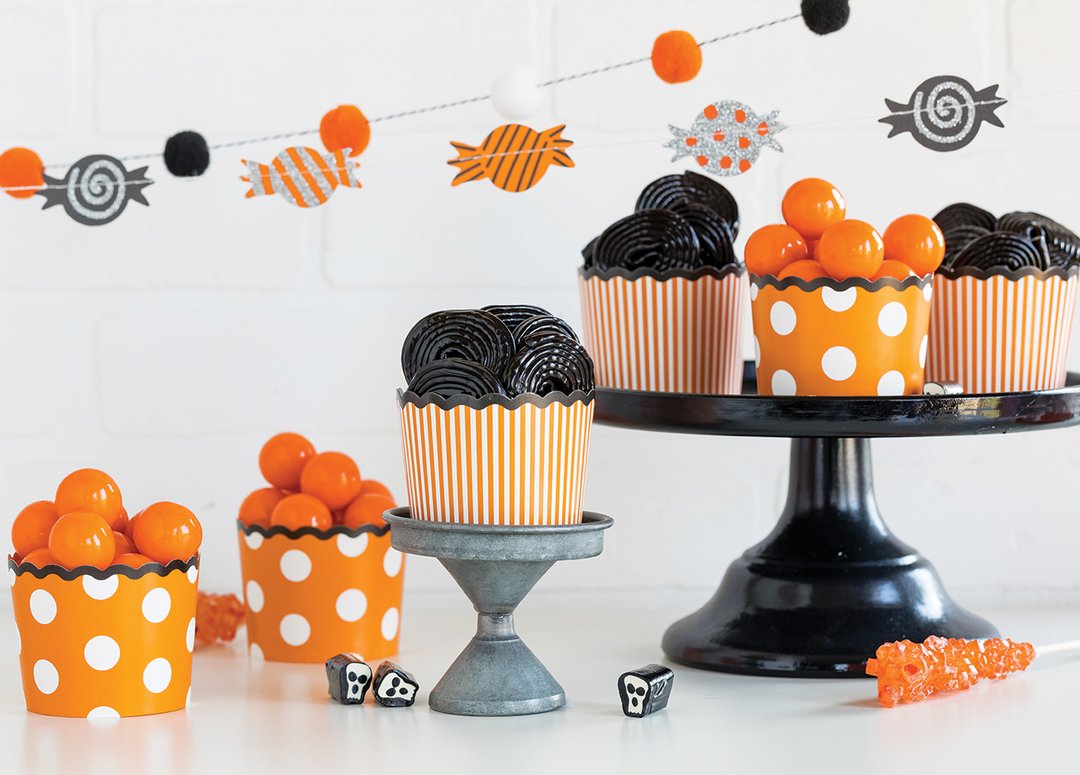Halloween Snack Cups 50 Pack – Orange & Black Dot & Stripe Party Treat Holders for Candy, Popcorn, & Baked Goods