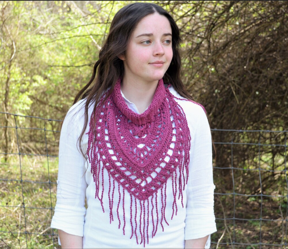 Boho fringe cowl made of organic cotton, hand crochet neckwarmer