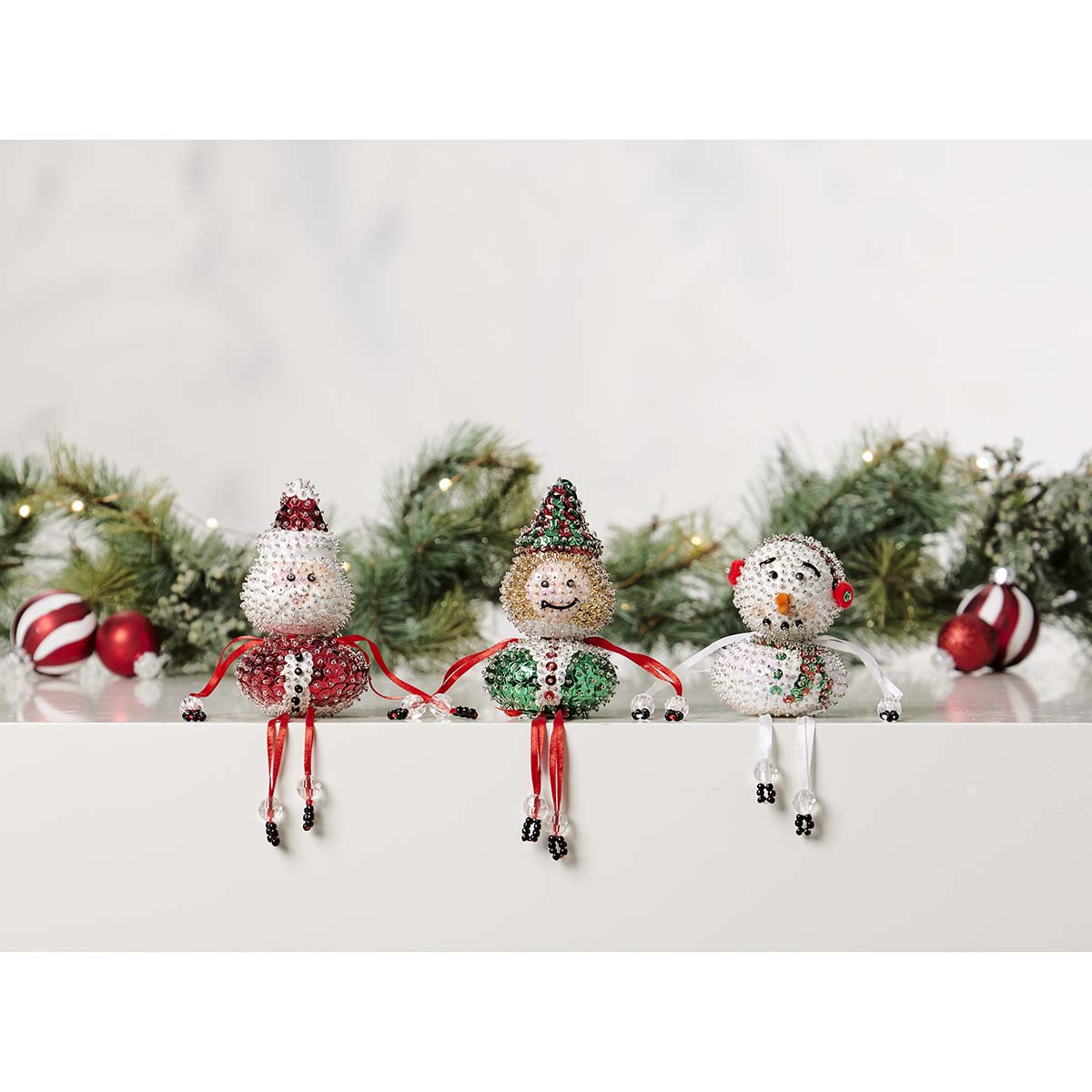 Herrschners  Holiday Mantel Pals Sit Set Ornament Kit