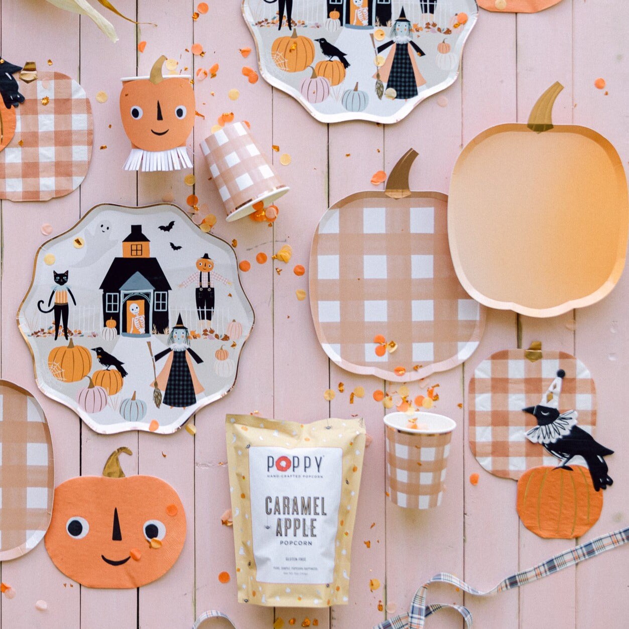 GINGHAM PUMPKIN SHAPED PLATES