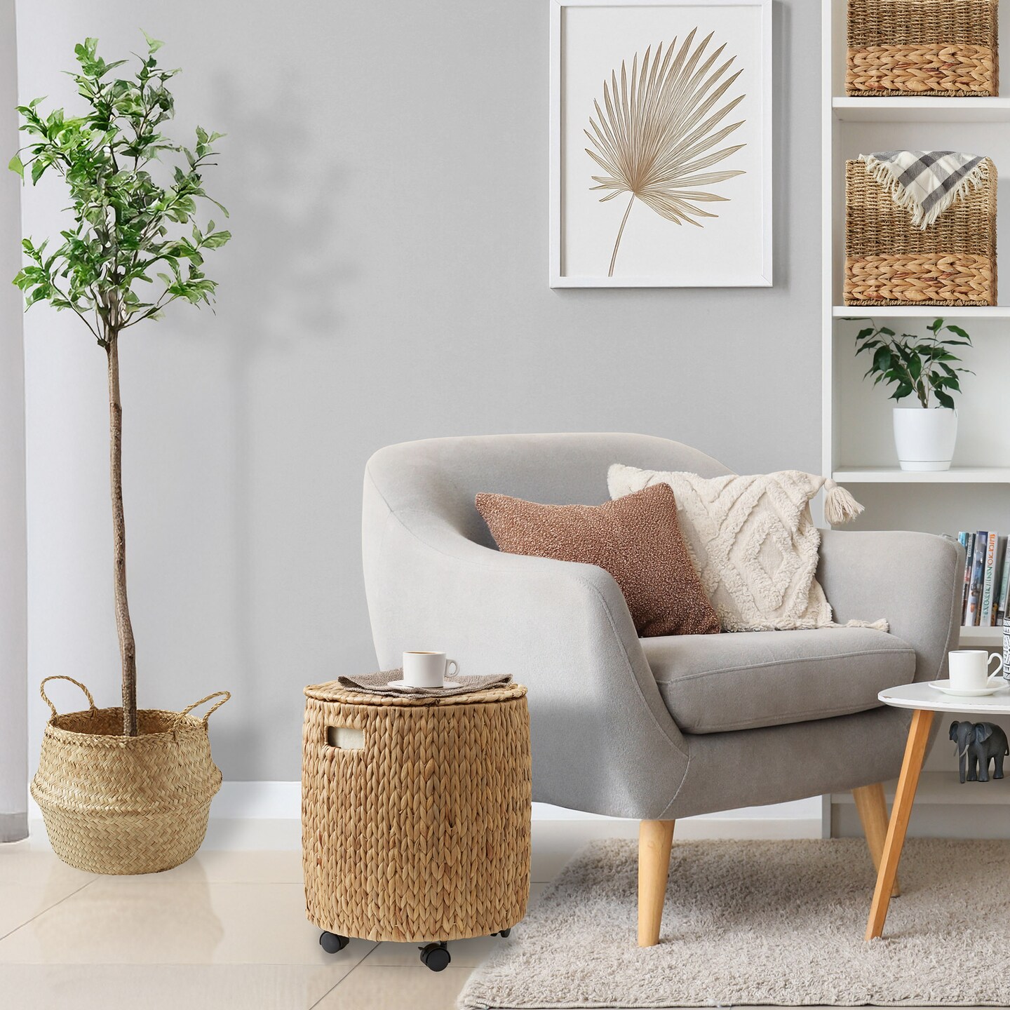 Casafield Round Rolling Storage Basket with Lid, Handwoven Water Hyacinth Rolling Hamper Storage Bin on Wheels for Living Room, Bedroom, Bathroom, Laundry