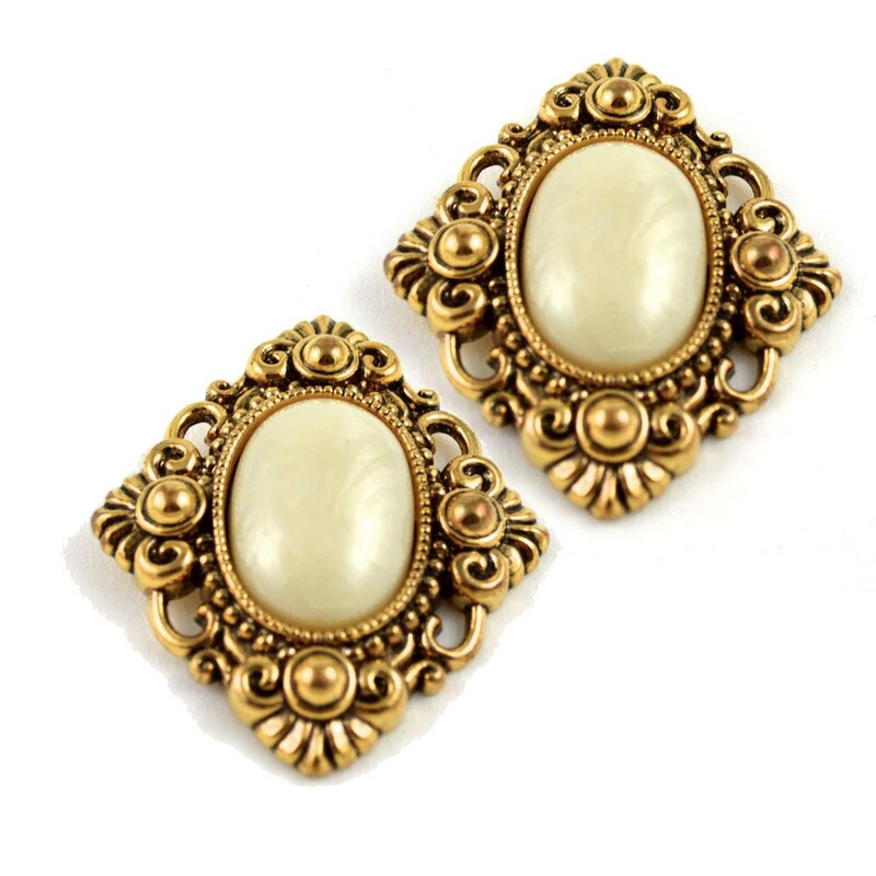 1.75" x 1.5" Small Gothic Antique Gold Ivory Cameo Pendant 1 Piece