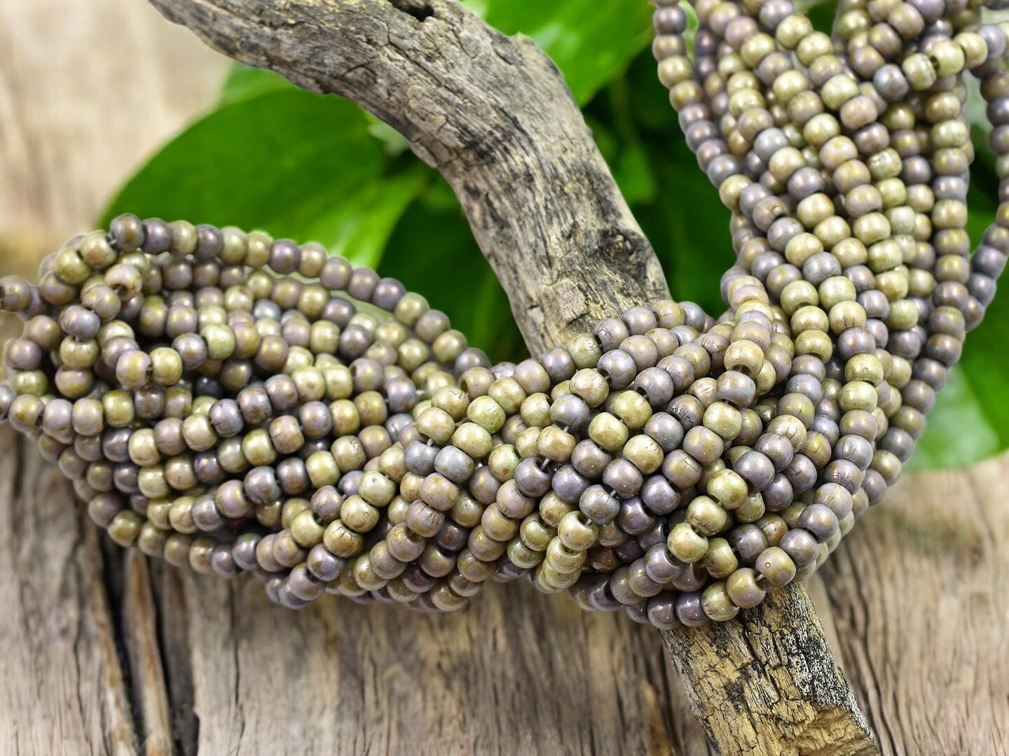 4/0 Aged Alabaster Picasso Mix Seed Beads (20&#x22; Strand)