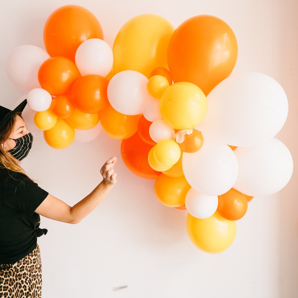 HALLOWEEN CANDY BALLOON PI&#xD1;ATA GARLAND