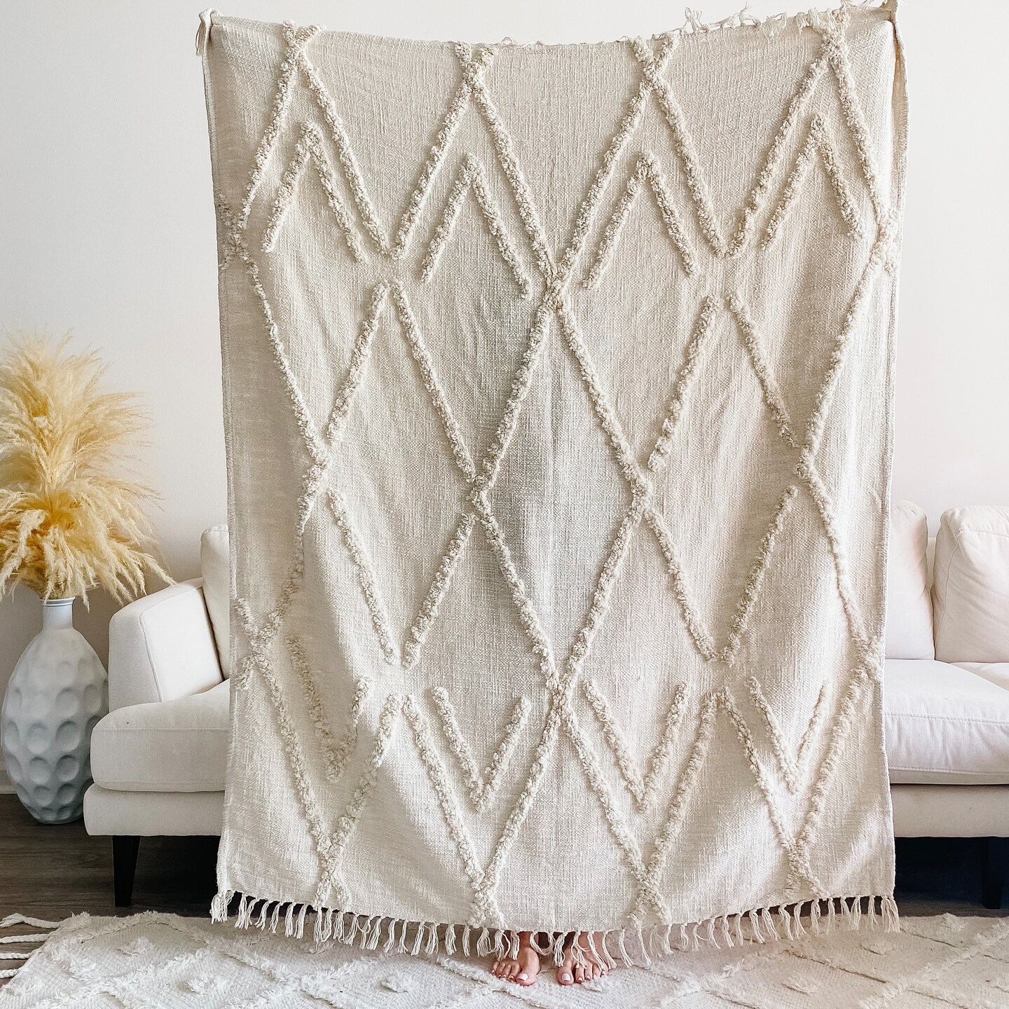 Handcrafted Bohemian Beige Tufted Throw Blanket with Tassels – Cozy & Chic