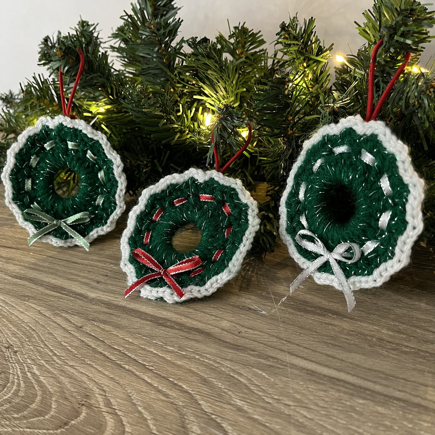 6 Cozy and Charming Free Crochet Patterns for DIY Christmas Ornaments —  Pocket Yarnlings — Pocket Yarnlings, image size:1080x1080