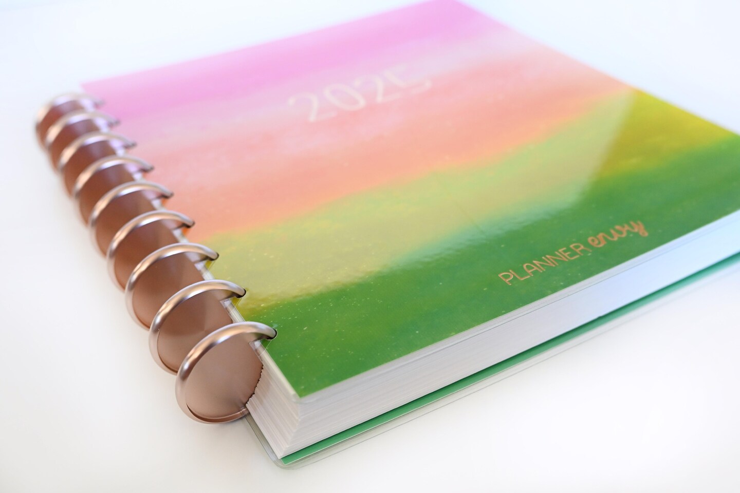 2025 Planner - Horizontal Layout, Disc Bound - &#x22;Rainbow Glitz&#x22; (#701)