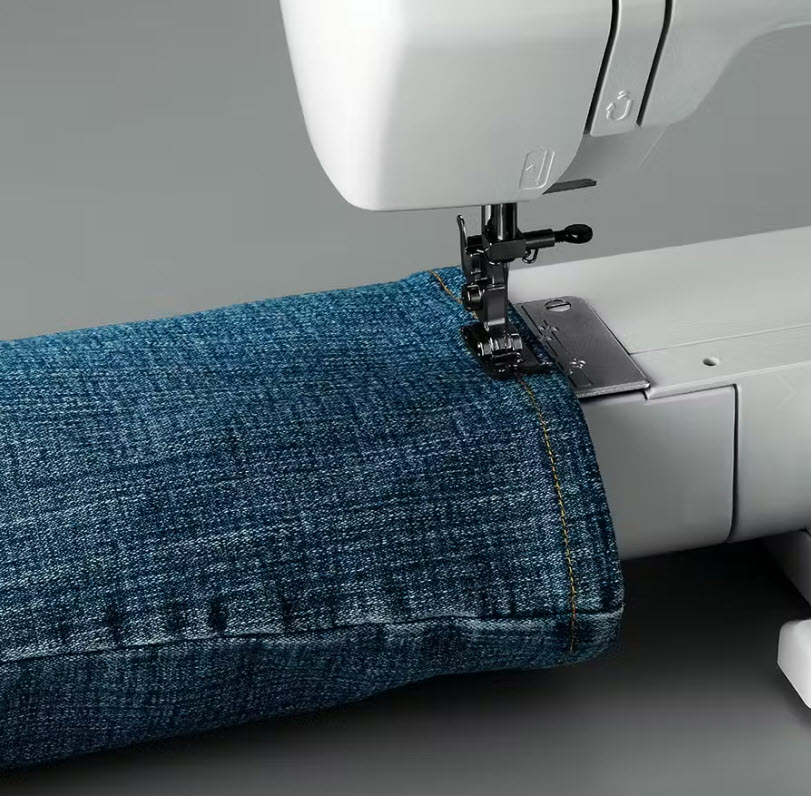 Elna eXplore 320 Mechanical Sewing Machine
