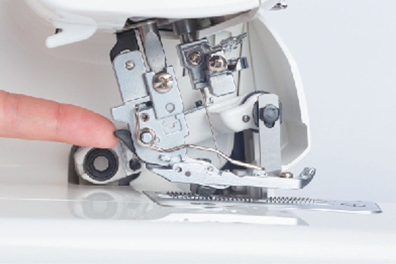 JUKI MO-735 2-Needle, 2/3/4/5 Thread Serger Overlock Machine
