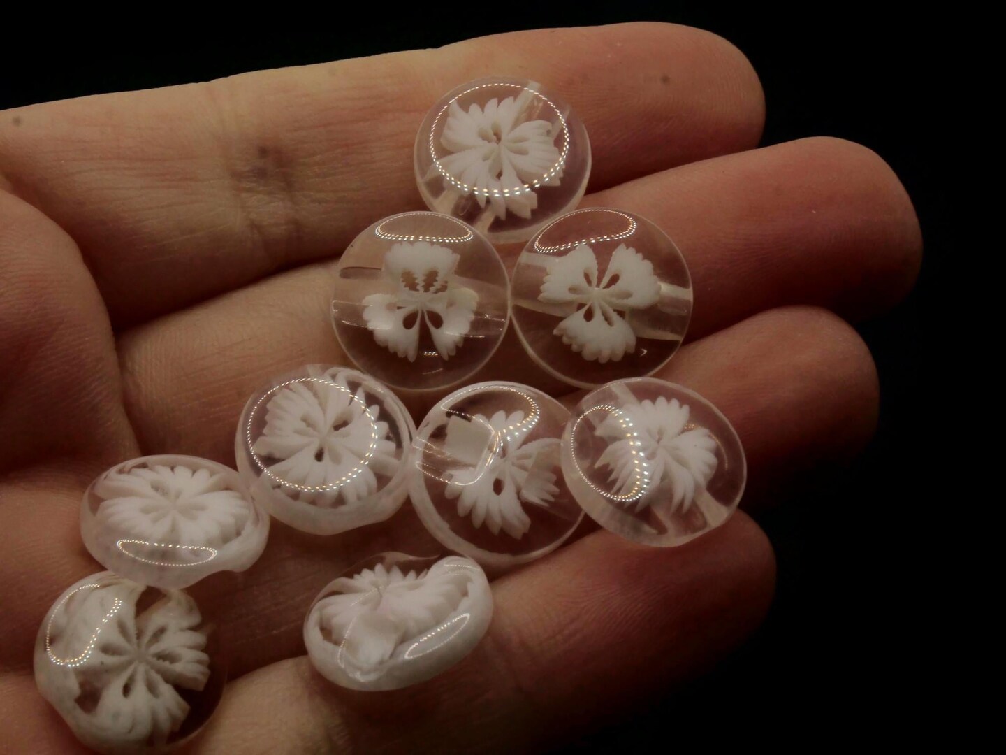 10 14mm Flat Round White Plastic Flower Buttons
