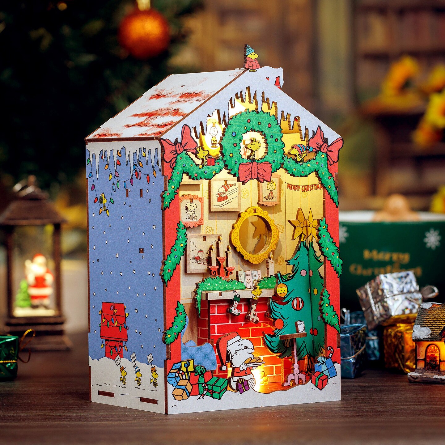 Peanuts&#xAE; Christmas | DIY Miniature Book Nook Kit