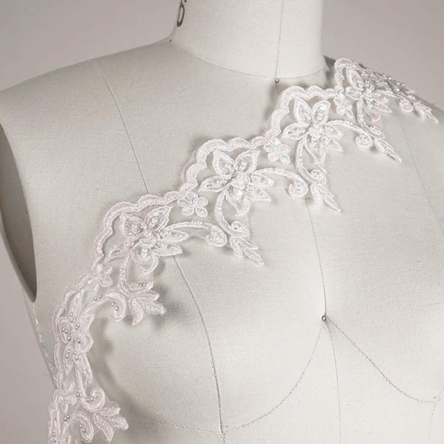 1 Yard White Hawaiian Flower Bridal Lace Trim Floral Design for Wedding