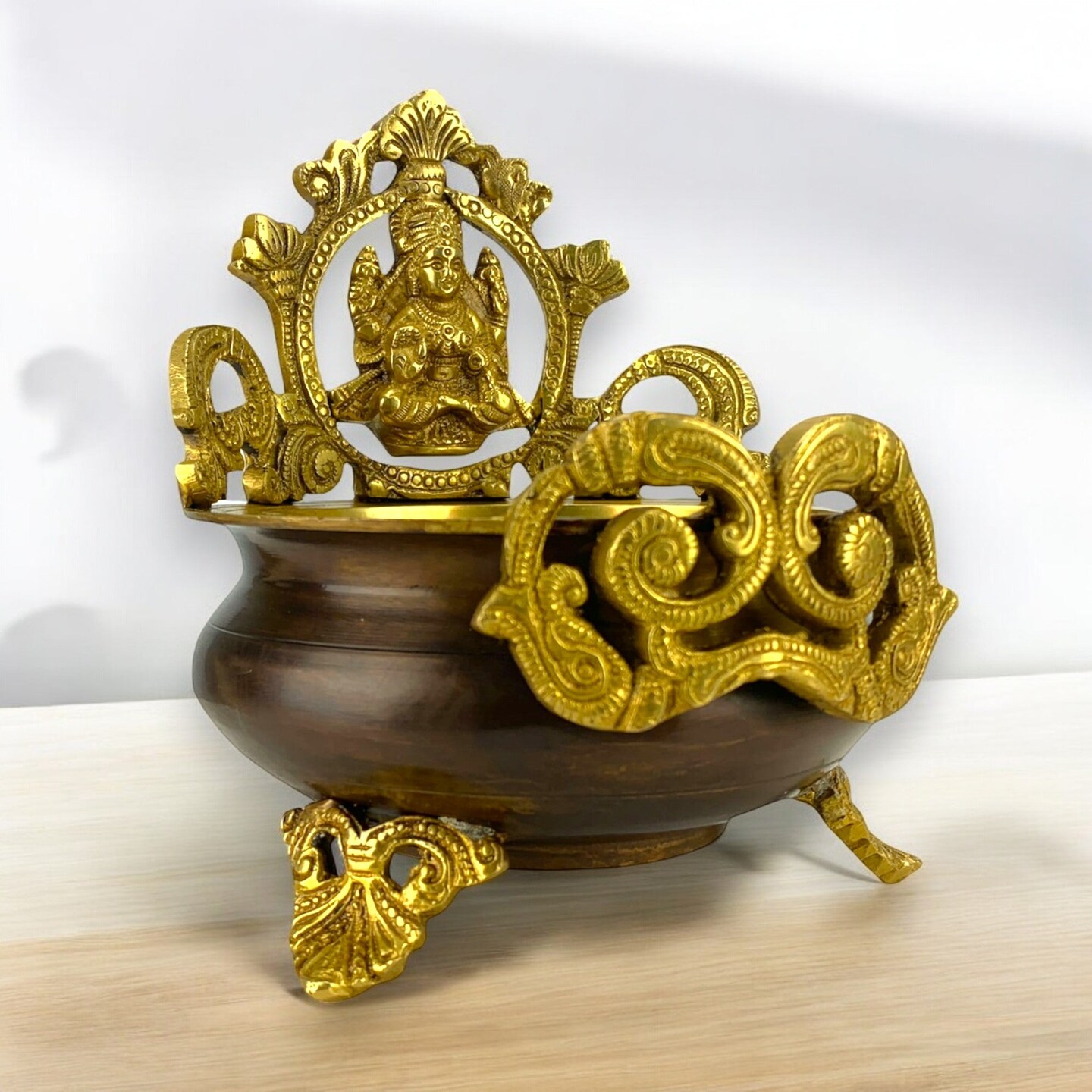 Brass Laxmi Urli Bowl 6.6 Inch &#x2013; Indian Ethnic Lakshmi Urli Bowls for Floating Flowers, Home Temple Decor, Center Table, Pooja Room, Diwali Decoration, Showpiece, Housewarming Gift
