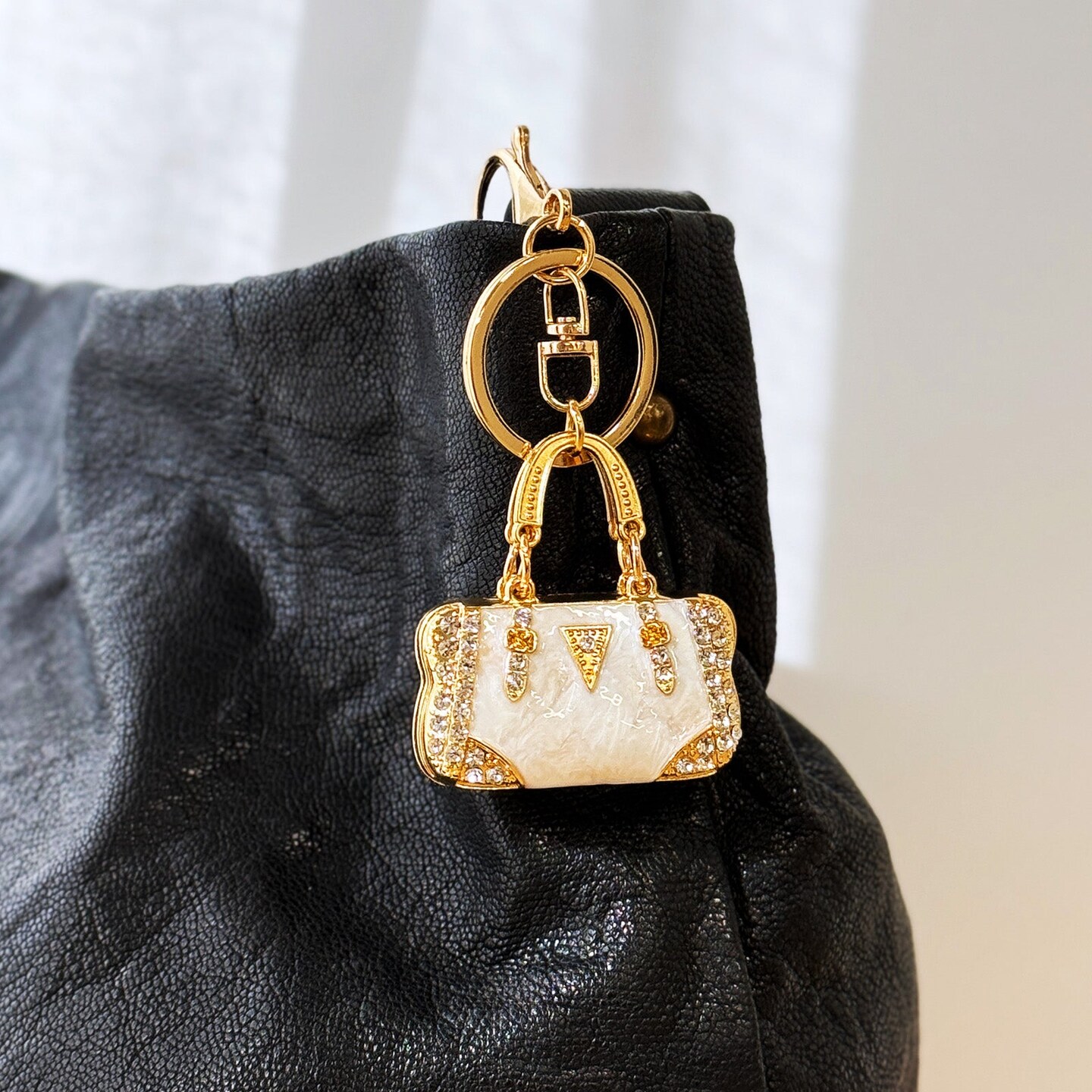 Wrapables Stylish Crystal Rhinestone Handbag Shaped Purse Charm Keychain, White