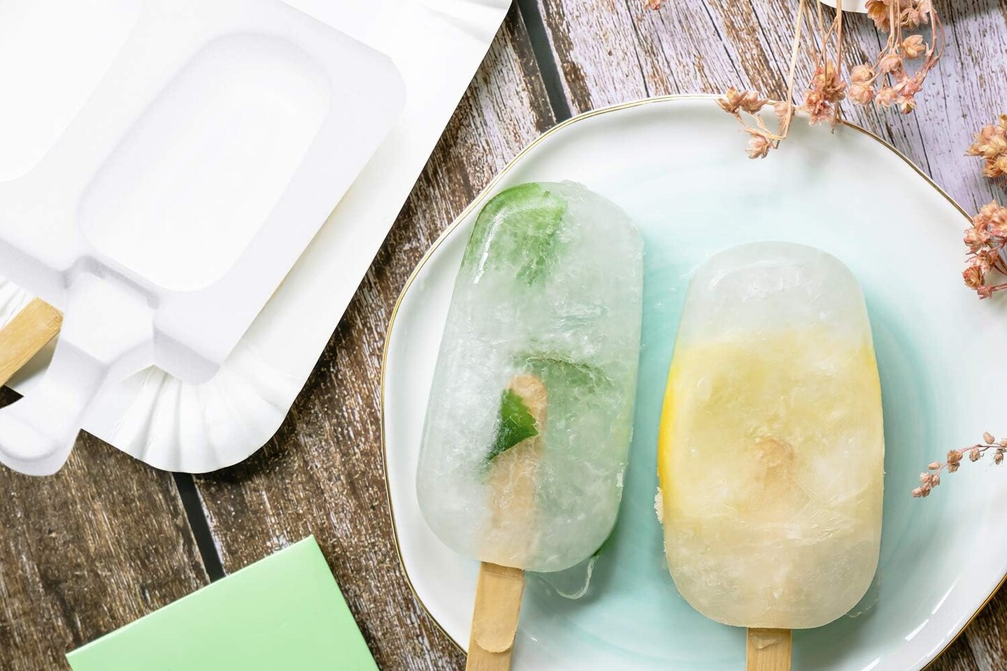 8- Cavities White Silicone Ice cream Bar Mold Reusable DIY Classic Shape Ice cream Makers with 50Pcs Wooden Sticks for Homemade Ice cream,1PCS