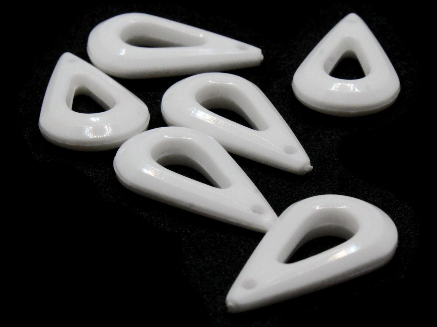 6 25mm White Vintage Plastic Open Teardrop Beads -- Briolette Beads