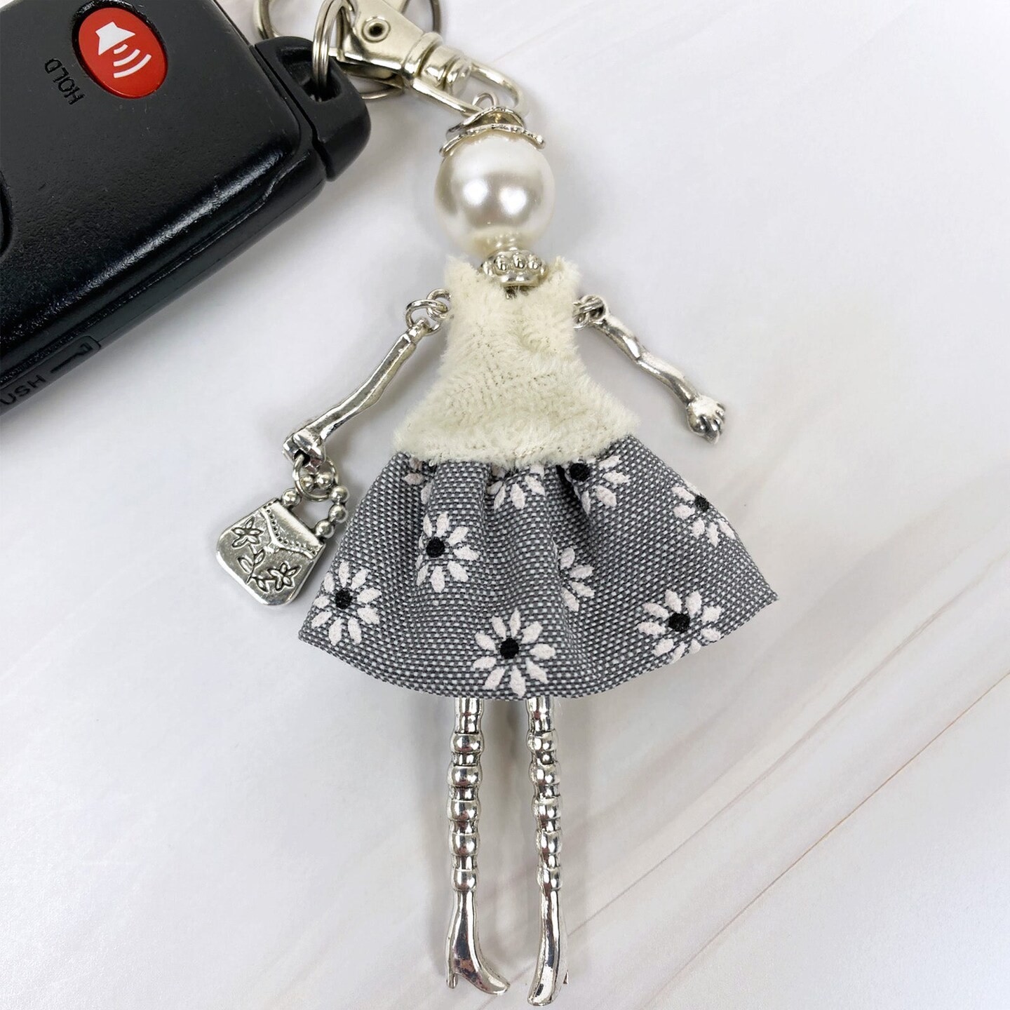 Wrapables Hanging Fashionista Doll Keychain, Crystal Rhinestone Keyring Bag Charm, Petite Daisies