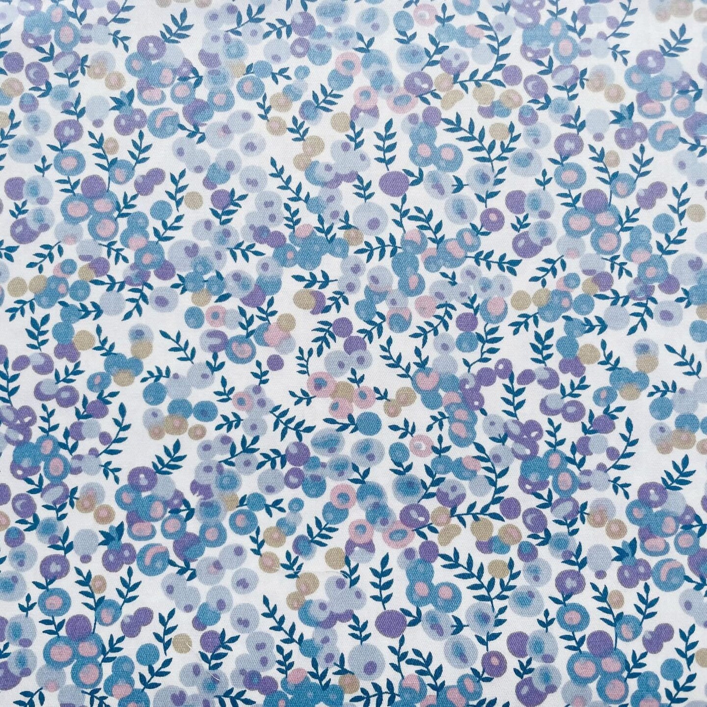 6PCS Light Purple Floral Fat Quarters Fabric Bundle – Lavender Bees & Daisy Cotton Quilting Fabric for Sewing, Patchwork & DIY Craft Projects (18" × 22")