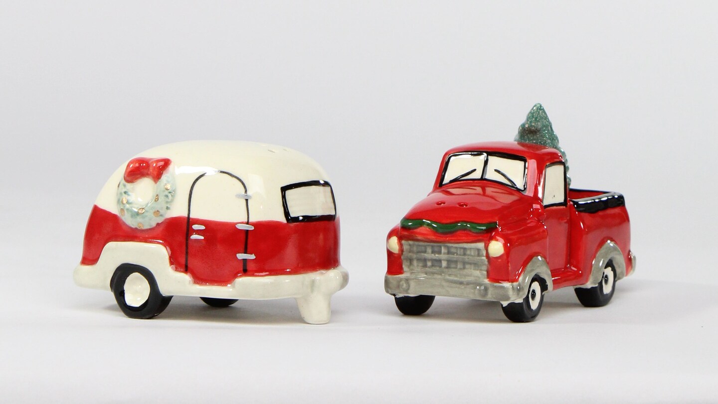 Ceramic Red Truck with Christmas Tree &#x26; Trailer Salt And Pepper Shakers, Home D&#xE9;cor, Gift for Her, Gift for Mom, Kitchen D&#xE9;cor