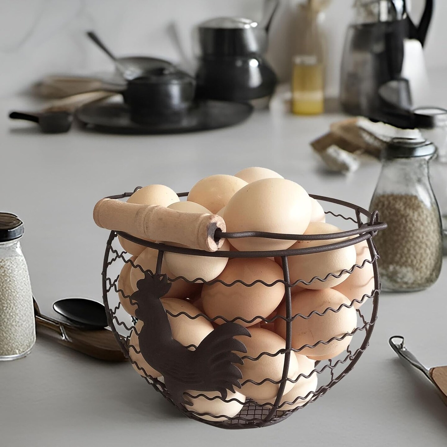 Wire Egg Basket for Gathering Fresh Eggs Collecting Basket With Handle,Rusty Chicken Decorated Small Chicken Egg Basket