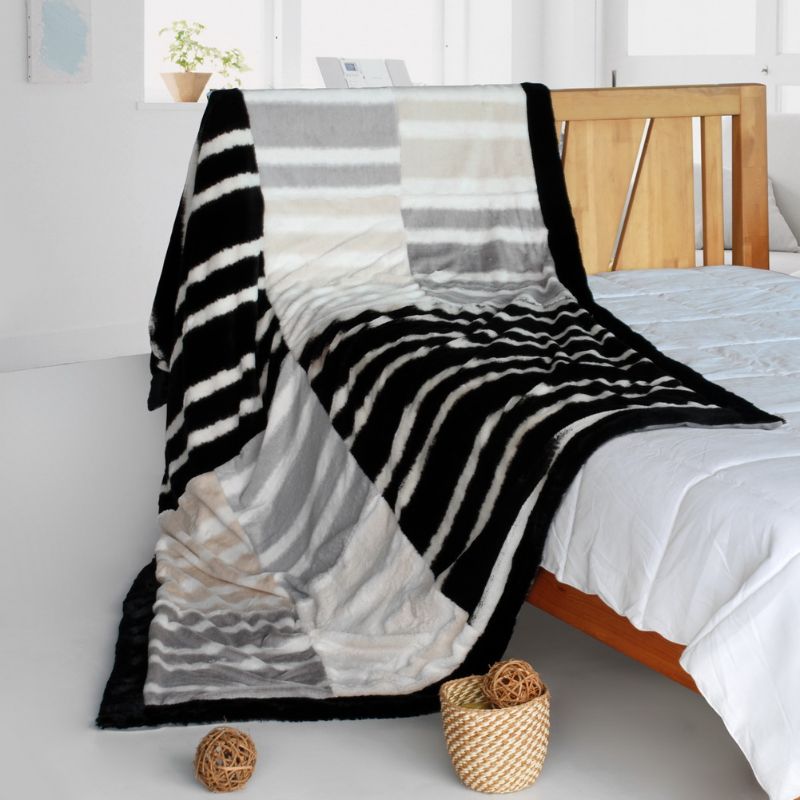 Chic Romantic Trip Patchwork Throw Blanket, Soft Micro Fleece & Down Alternative Filling