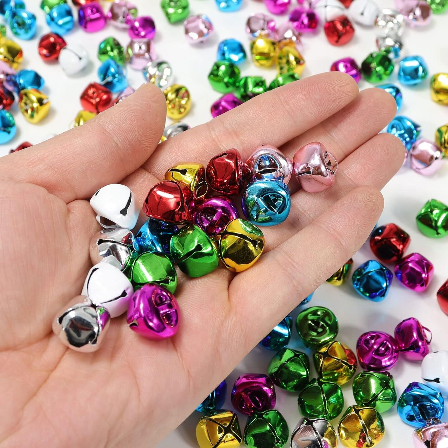 120-Piece Large Jingle Bells for Crafts – 0.6 Inch Christmas Bells in 8 Colors, Cheerful Sound for Wreaths, Holiday Decorations, and Christmas DIY Projects