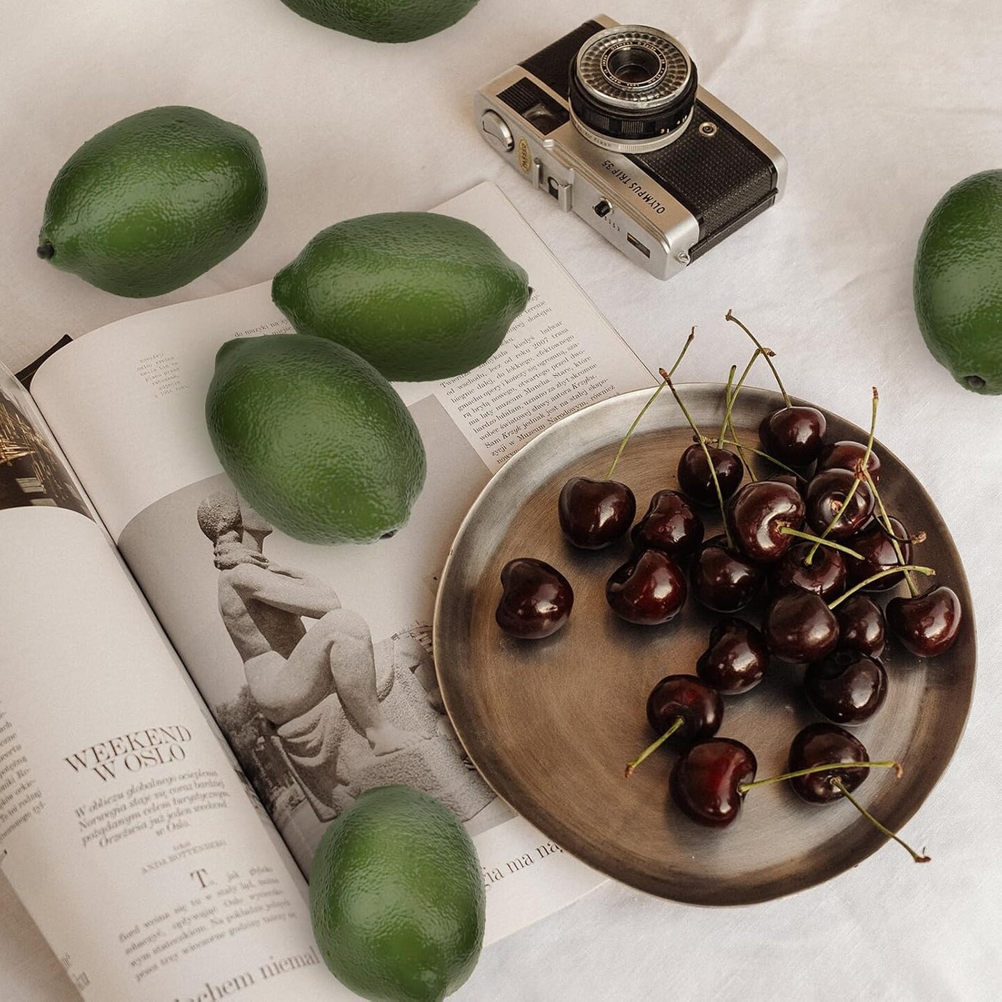 12pcs Realistic Artificial Green Lemons – High-Quality Faux Limes for Home, Party, and Holiday Decoration