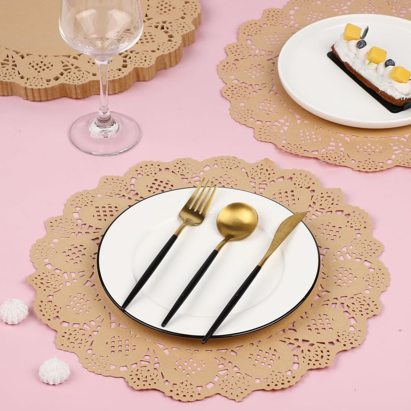 100 Pack Round Brown Kraft Paper Doilies 13.5 Inches Lace Paper Place Mats Rustic Scallop Doily Disposable Table Pads for Food Cakes Crafts Party Weddings Tableware Decor