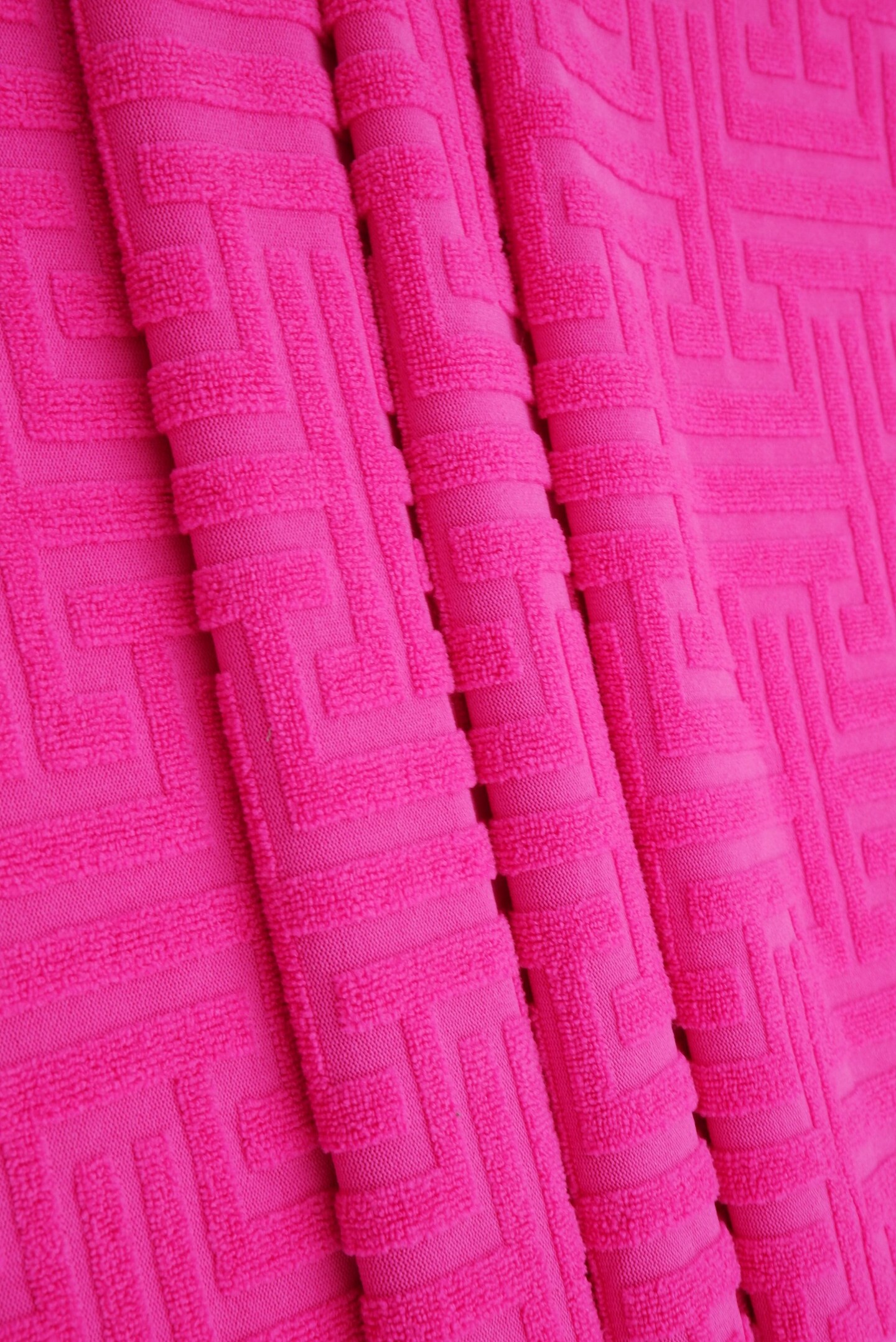 1 Yard Towel Jacquard Knit Fabric 58/59″ Wide Polyester Spandex Blend Ideal For Clothing