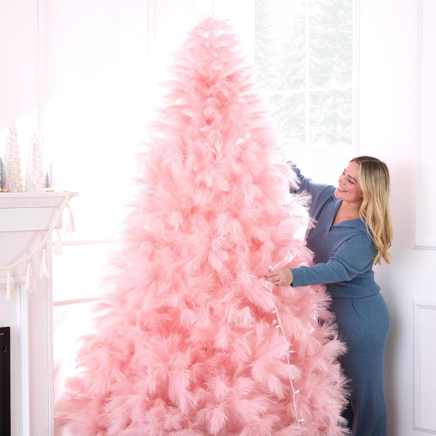 Artificial Pampas Christmas Tree, Deluxe Unlit Holiday D&#xE9;cor with Metal Base, Easy Assembly for Holiday or Home decor