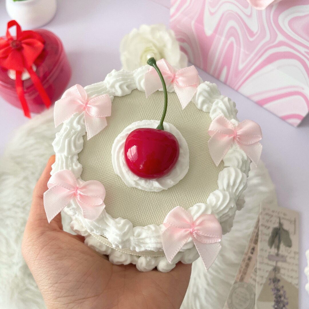 Soft Ribbon Fake Cake Zippered Jewelry Box - Vintage Decor Cake