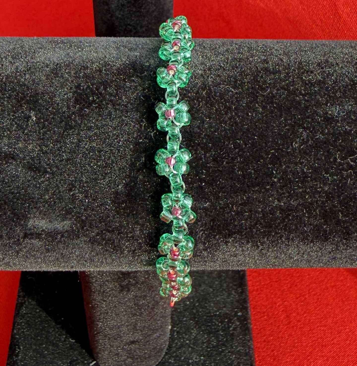 Daisy Beaded Bracelet | MakerPlace by Michaels