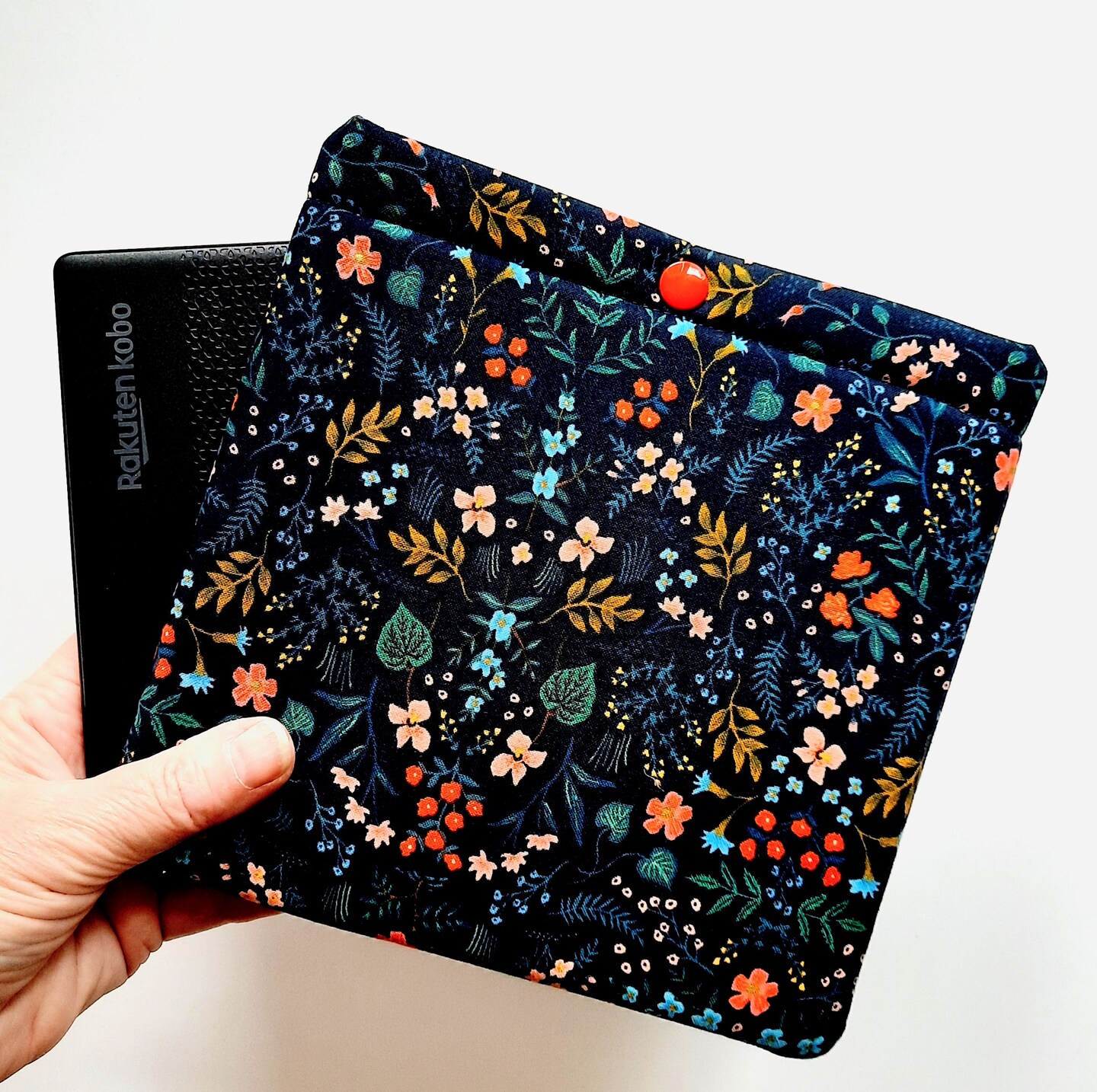 Padded Kobo sleeve with snap for Libra 2, Libra Color, other Kobo