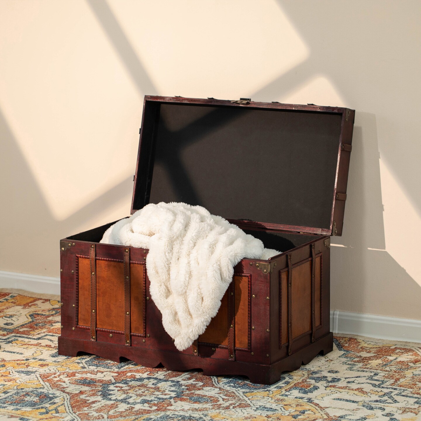 Vintage Storage Chest, Decorative Wooden Trunk, and Keepsake Box - Perfect for the Living Room, Bedroom or Study - Ideal for Blanket Storage or as a Playful Treasure Box for Classrooms