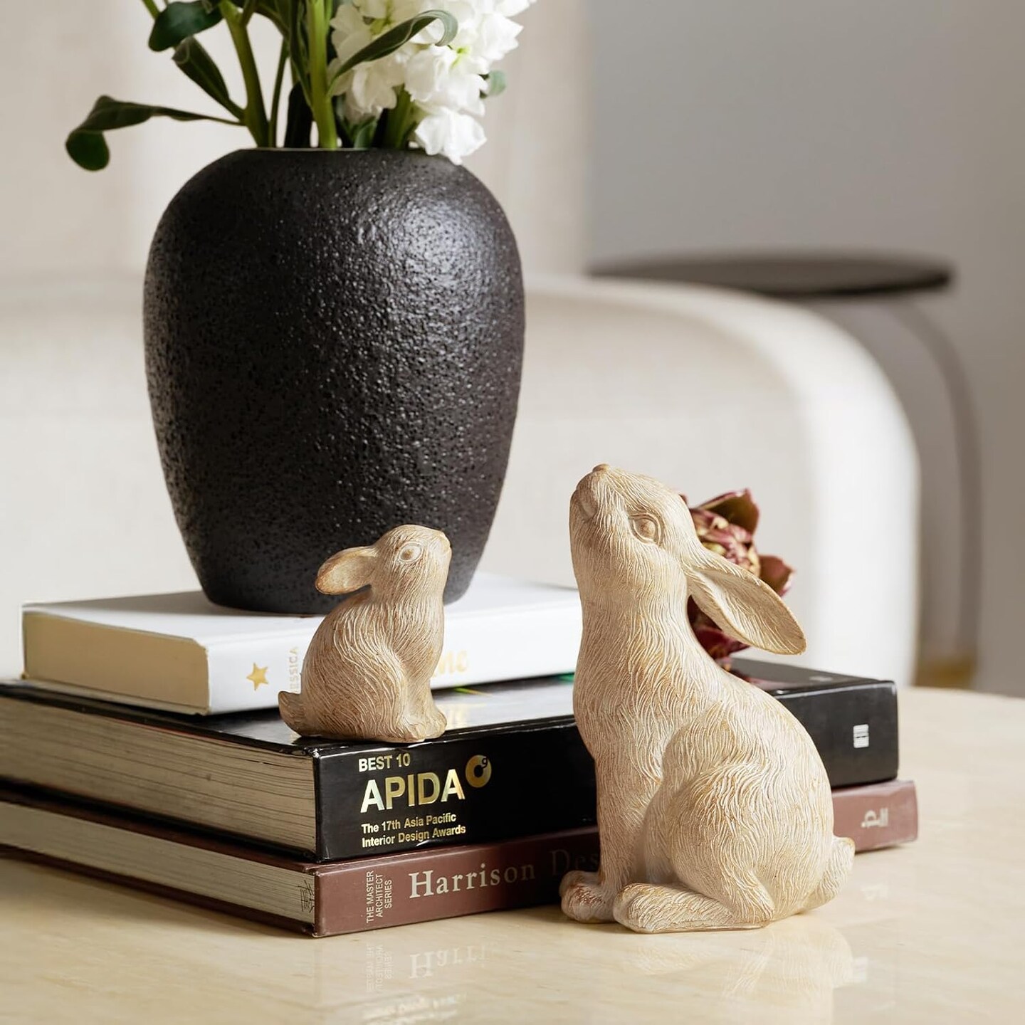 Set of 2 Easter Bunny Figurines, White and Khaki Resin Rabbit Statue, Rabbit Figurines for Spring, Bunny Decorations Easter Ornaments for Home Shelf Coffee Table Decor Gift