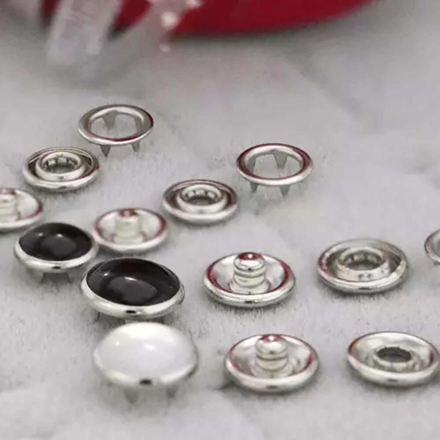 Pearl Prong Ring Snaps with Button Cover 4-Part Set Classic Fasteners Black White