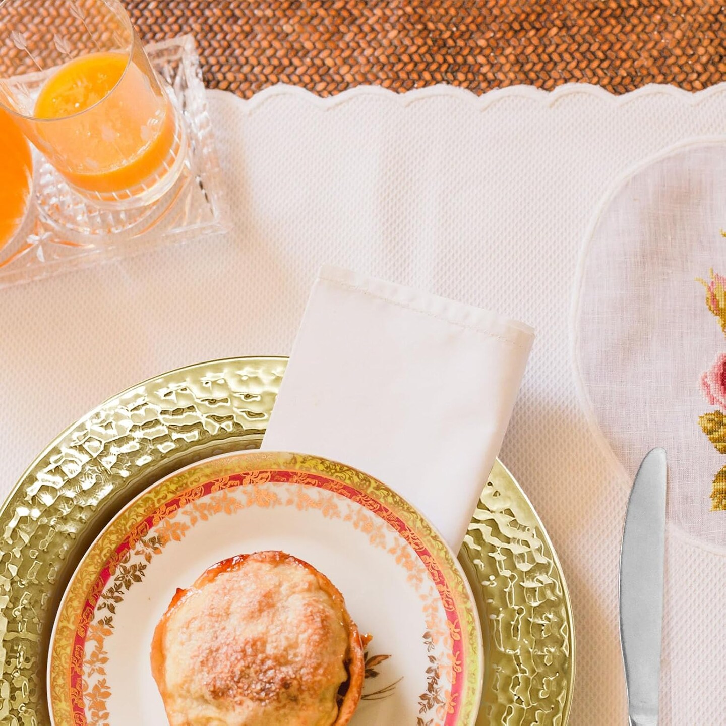 Stainless Steel Hammered Charger Plates, Gold Dinner Plate Chargers Set of 6, Round Server Ware Charger Plate