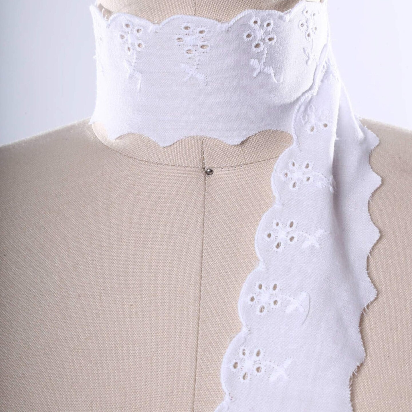 2" Wide White Daisy Motif Eyelet Lace Trim 2 Yards Cotton Ribbon