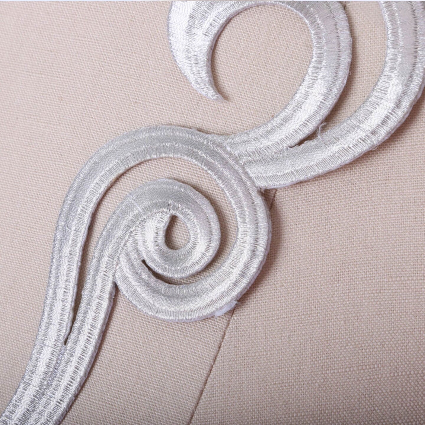 2 Pieces White Floral Iron On Applique Patches for Dresses and Costumes