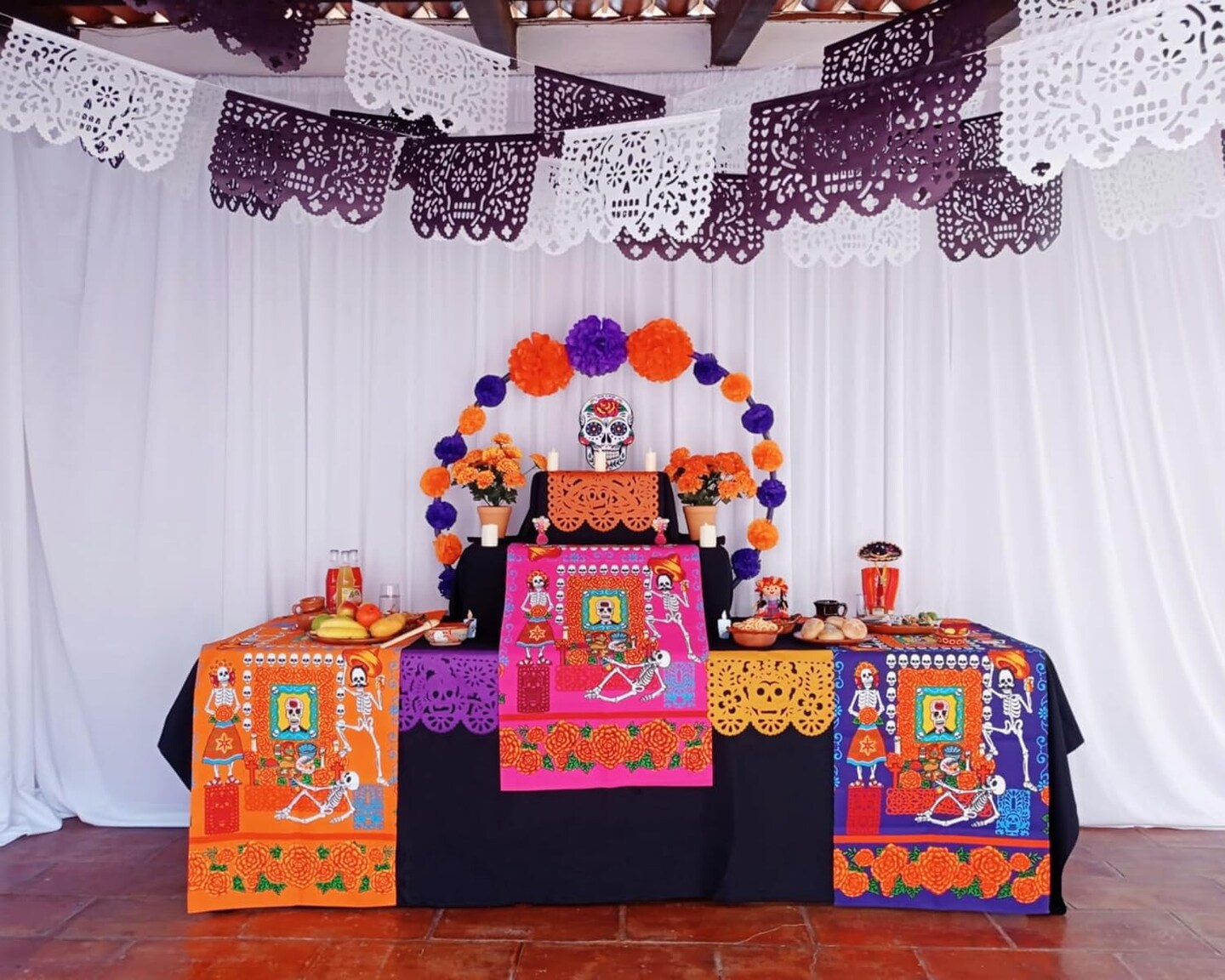 Dia de Los Muertos Decorations (White Black)