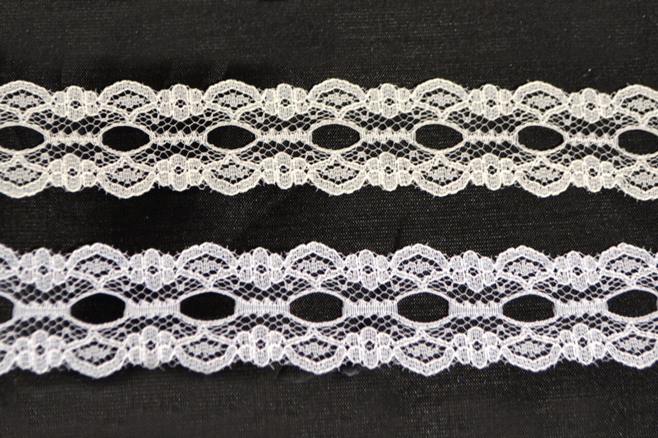 1&#x22; x 400 Yards White Flat Lace Trim Roll