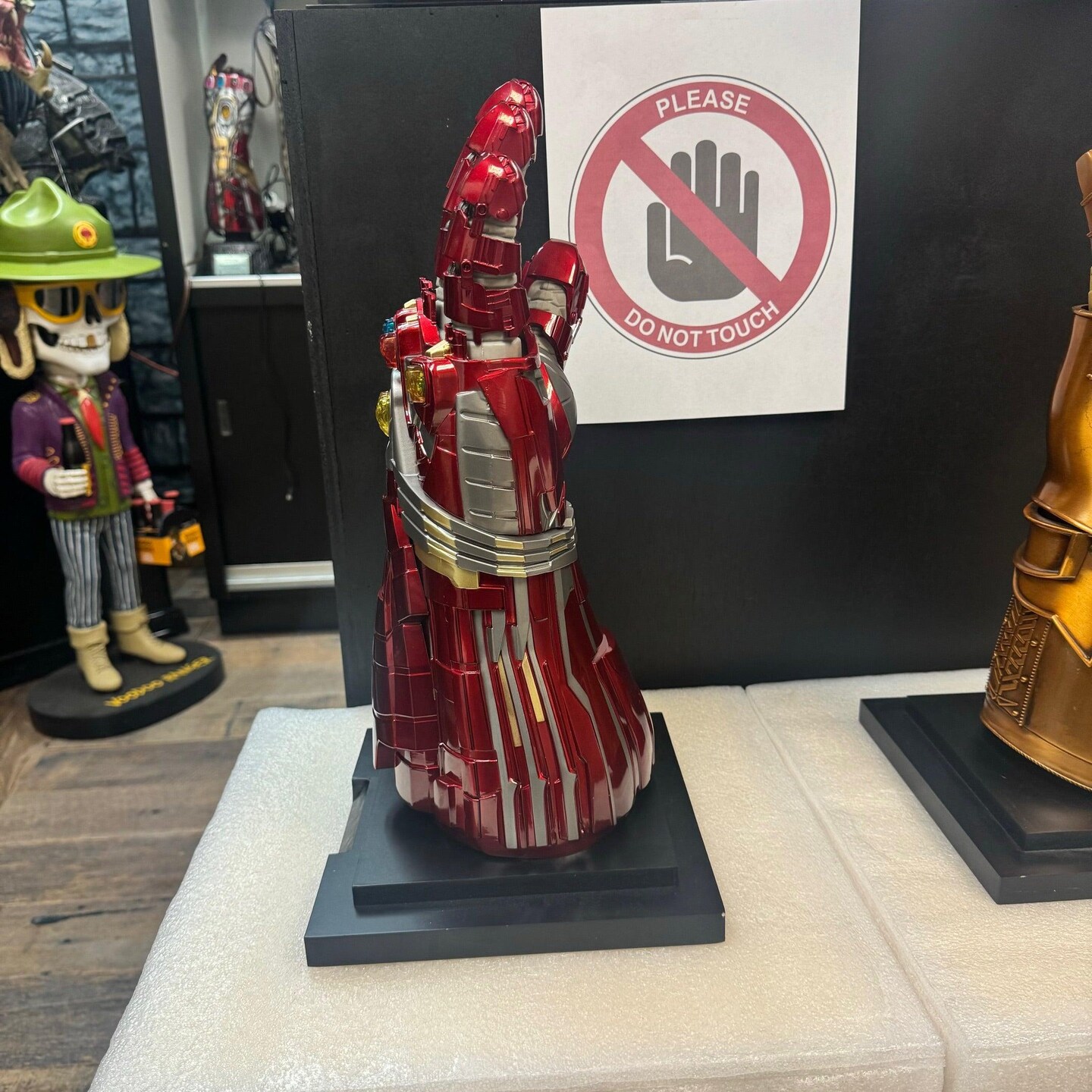 Iron Man Wearable Infinity Nano Gauntlet 1:1 Life Size Statue