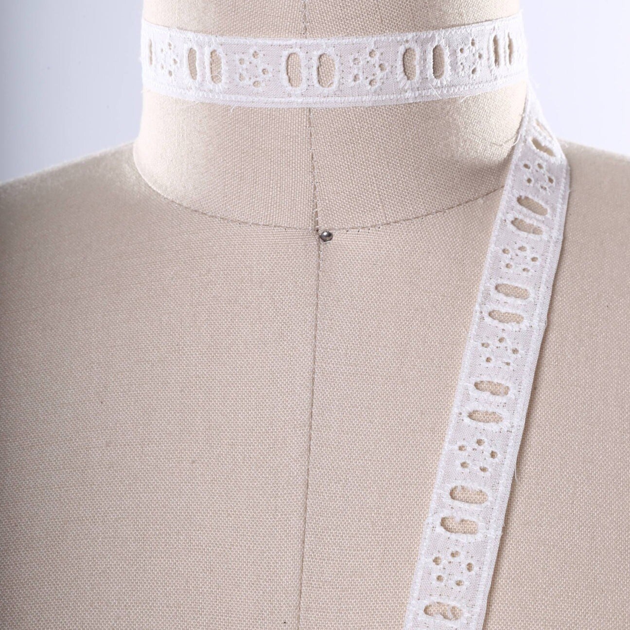 2 Yards Cotton Embroidery Ivory Eyelet Lace Trim with Scalloped Edges 3/4 Inch Wide