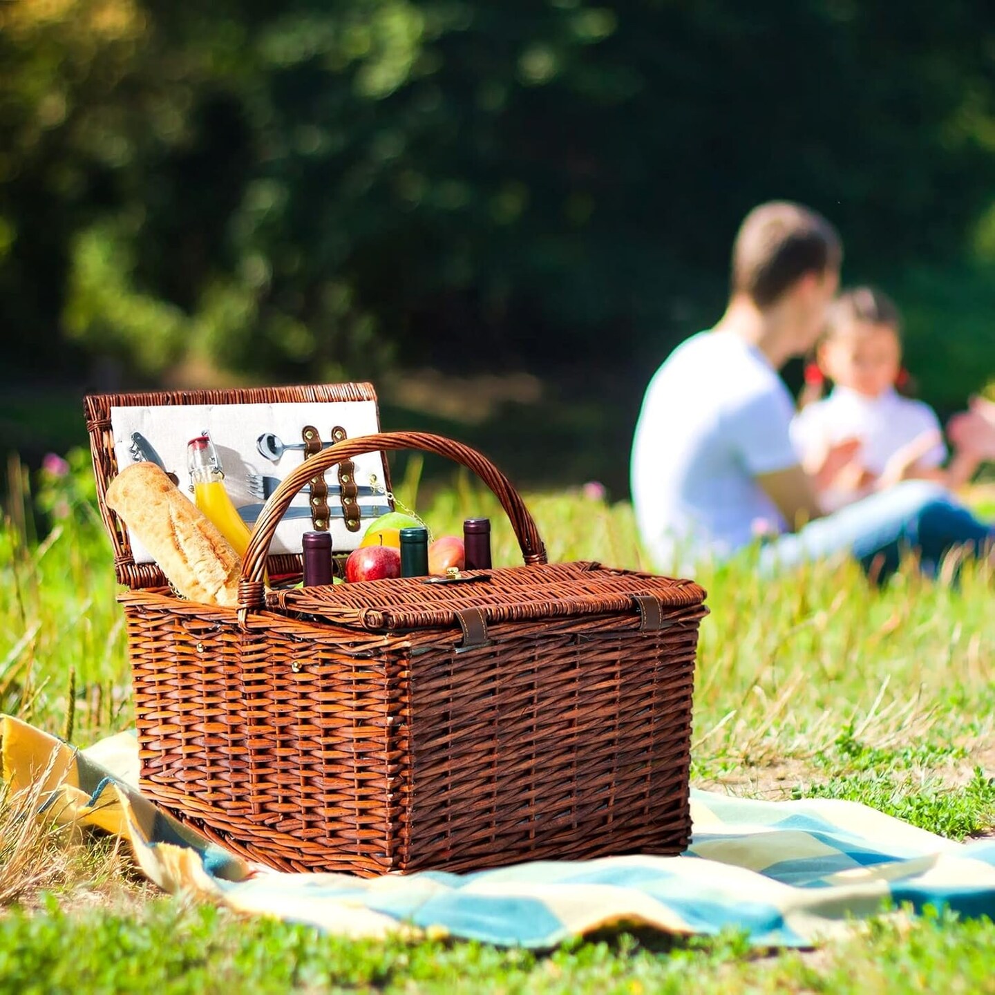 Wicker Picnic Basket Set for 4 with Utensils, Glasses, and Insulated Cooler Bag - Luxury Camping, Picnic Essentials and Outdoor Tableware for Family Gatherings