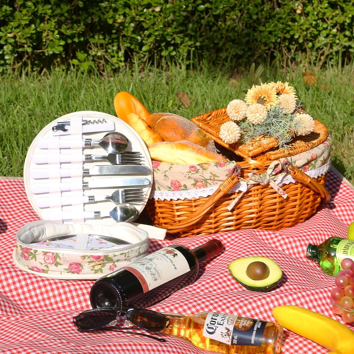 Wicker Picnic Basket Set for 4 with Lid and Handle Picnic Hamper with Washable Lining and Cutlery Set for Outdoor, Camping, Halloween, Christmas, and Birthday